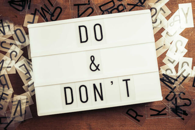 Do and dont written on a white board