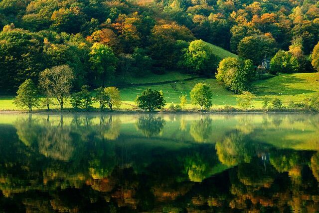 Grasmere-Lake-Reflection.