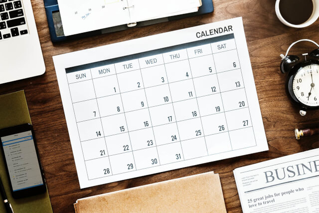 A dated calendar on a desk 