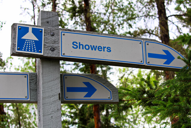 A direction sign pointing to the showers to the showers