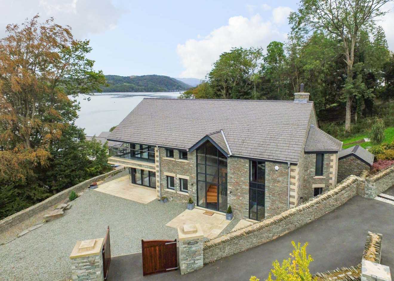 Lakeside property with views of lake windermere - luxury accomodation in Bowness